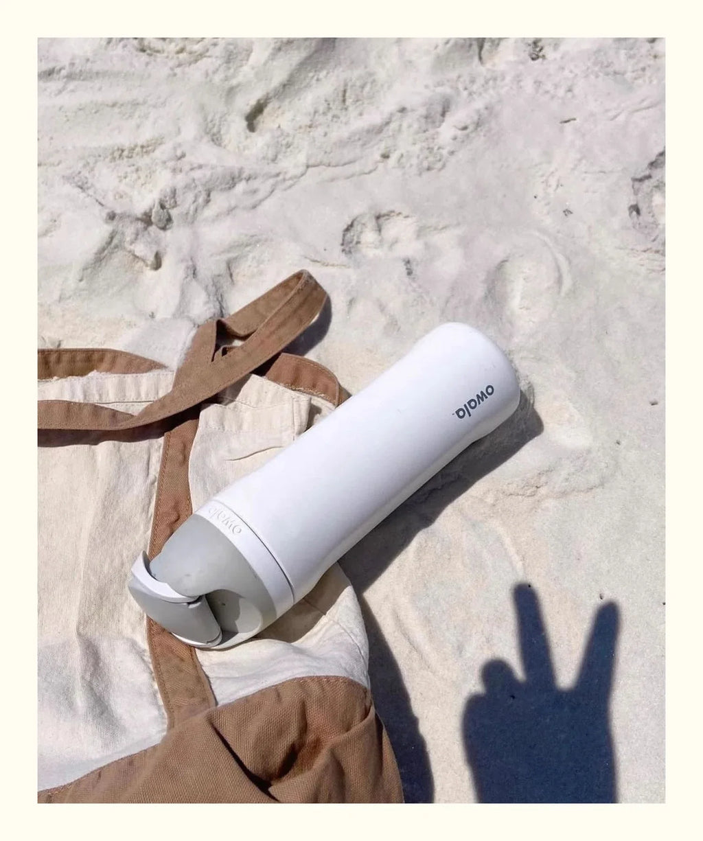 Garrafa de água isolada de aço inoxidável Owala com canudo